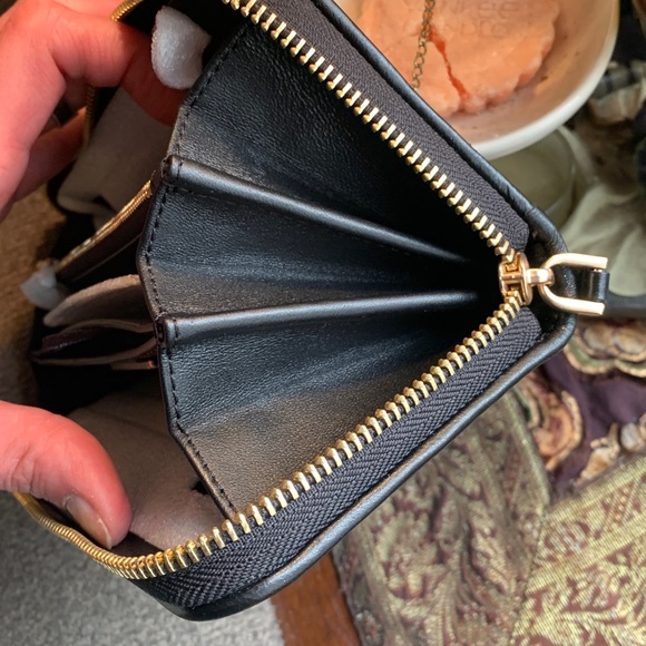 SALE🔥Authentic VALENTINO ROCKSTUDS spikes Quilted leather LG zip around wallet - Picture 7 of 16